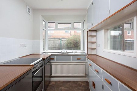 3 bedroom semi-detached house to rent - Photo 4