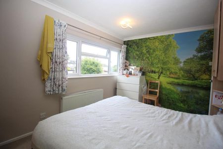 3 bedroom end of terrace house to rent - Photo 4