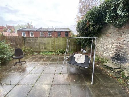 3 bedroom flat to rent - Photo 2