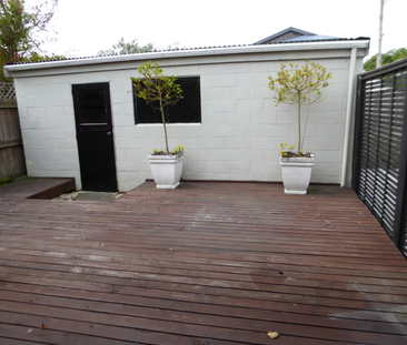 Rear 2 bedroom unit near St Albans - Photo 4