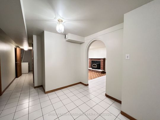 Detached Home For Lease | W8020886 - Photo 1