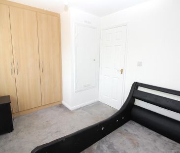 2 bedroom end of terrace house to rent - Photo 2