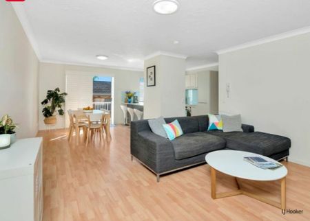 MODERN TWO BEDROOM UNFURNISHED BEACHSIDE APARTMENT - Photo 5