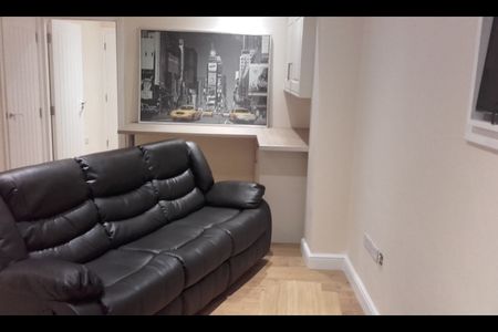 7 Bed Terraced House, Redshaw Close, M14 - Photo 3