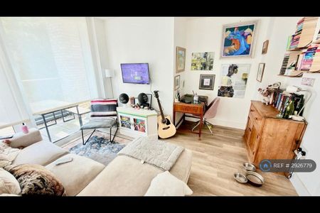1 bedroom flat to rent - Photo 4