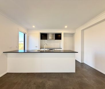 Brand New Family Living in a Thriving Armstrong Creek Pocket - Photo 6