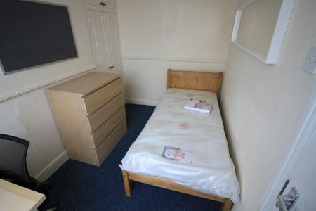 3 bedroom terraced house to rent - Photo 5