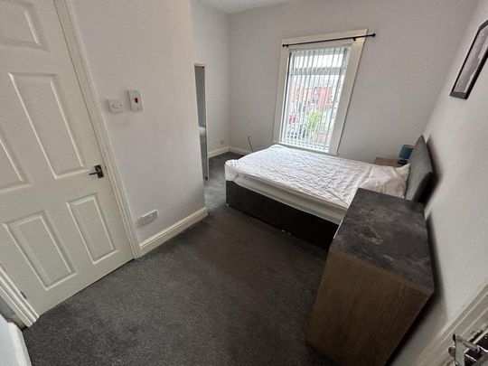 1 bedroom in a house share to rent - Photo 1