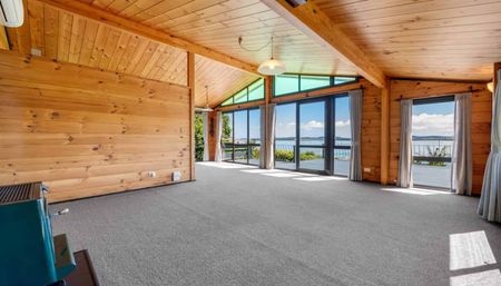 Sunny Lockwood Home with Endless Sea Views – P... - Photo 4