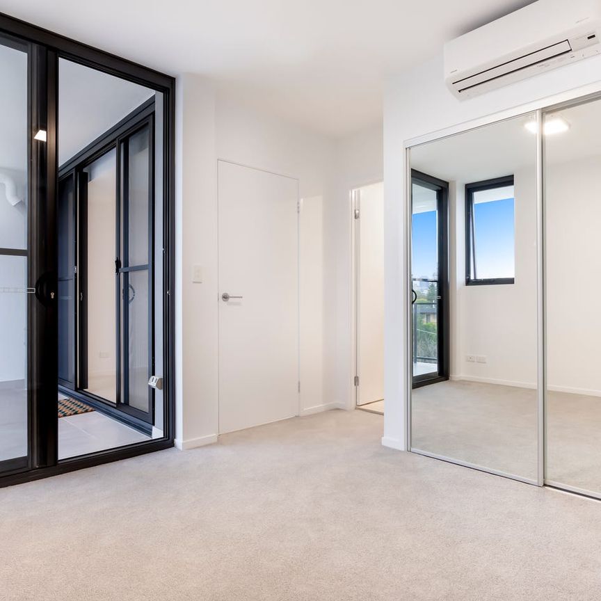 City-Facing Apartment with 2 Ensuites - $840pw Furnished - Photo 1