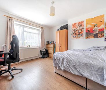 4 bedroom semi-detached house to rent - Photo 6