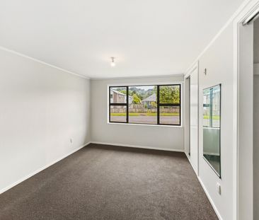 Tidy 3-Bedroom Home with Double Garage – Central Taita - Photo 3