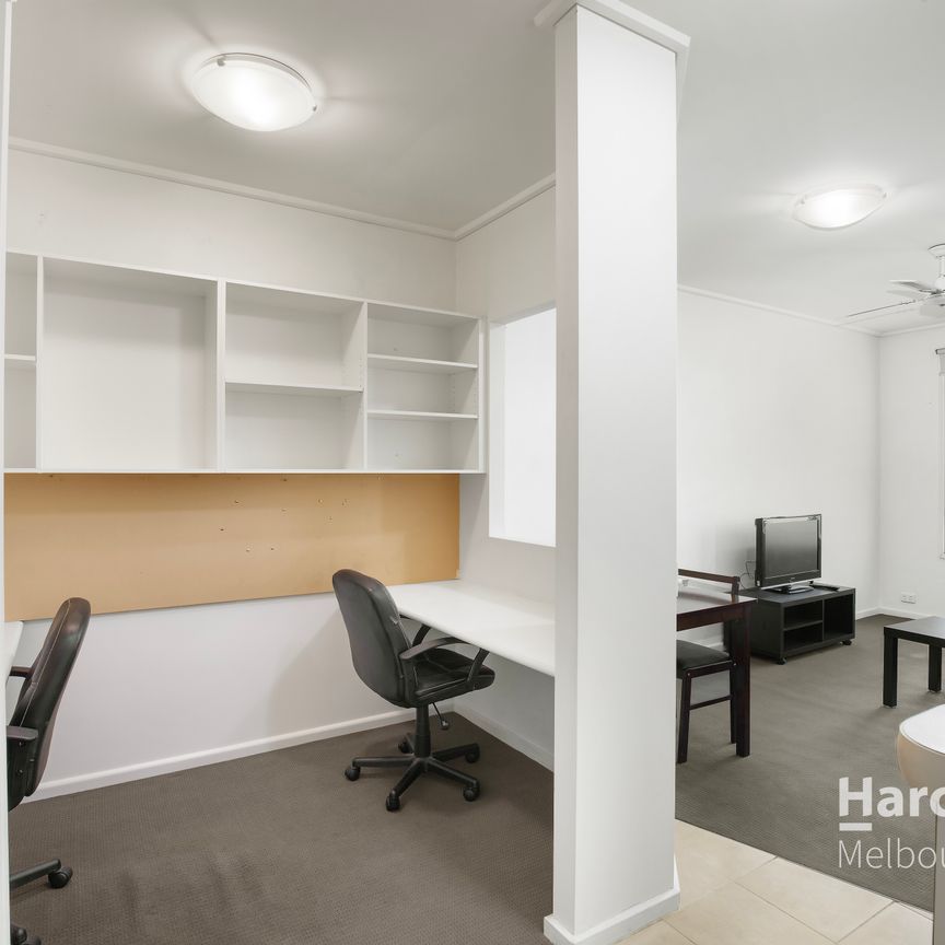 Furnished 1 Bed + Study Apartment In Convenient Location! - Photo 1