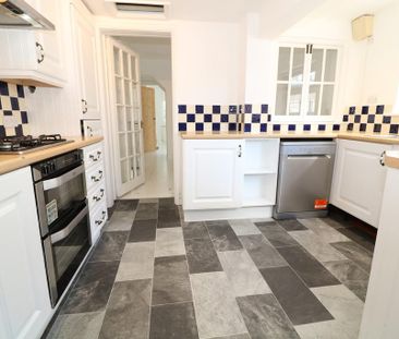 3 bedroom semi-detached house to rent - Photo 3