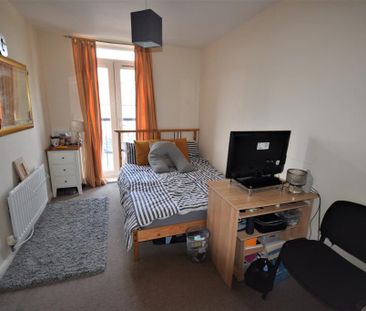 3 bedroom flat to rent - Photo 4