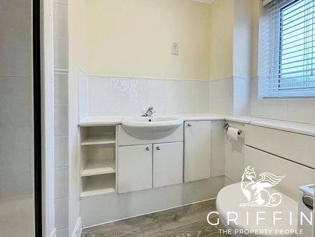 Poplar Close, South Ockendon, RM15 - Photo 3