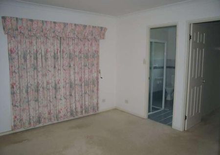 7 Coachwood Close, Runcorn QLD 4113 - House For Rent | Domain - Photo 4