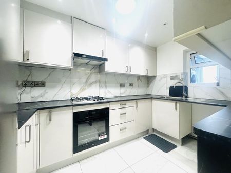 3 bedroom terraced house to rent - Photo 3