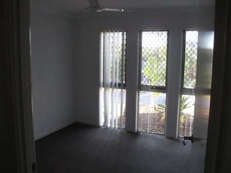 Looking for a fabulous split-level family home? - Photo 4