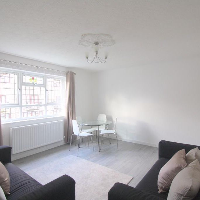 3 bedroom flat to rent - Photo 1