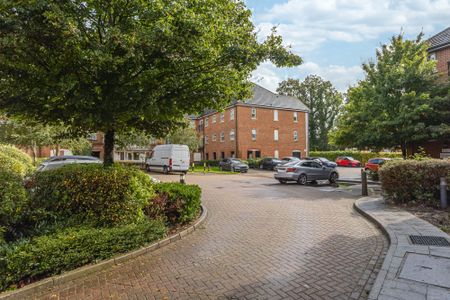 Woodfield Road, Woodfield Lodge Woodfield Road, RH10 - Photo 4