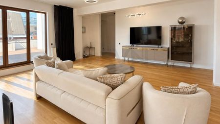 Penthouse 3 cam I Terasa | Parcare I Walk-in Dressing I View HerДѓstrДѓu вЂ“ Cartierul Francez - Photo 3