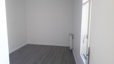 location Appartement F3 DE 63.75m² À VERSAILLES - Photo 2