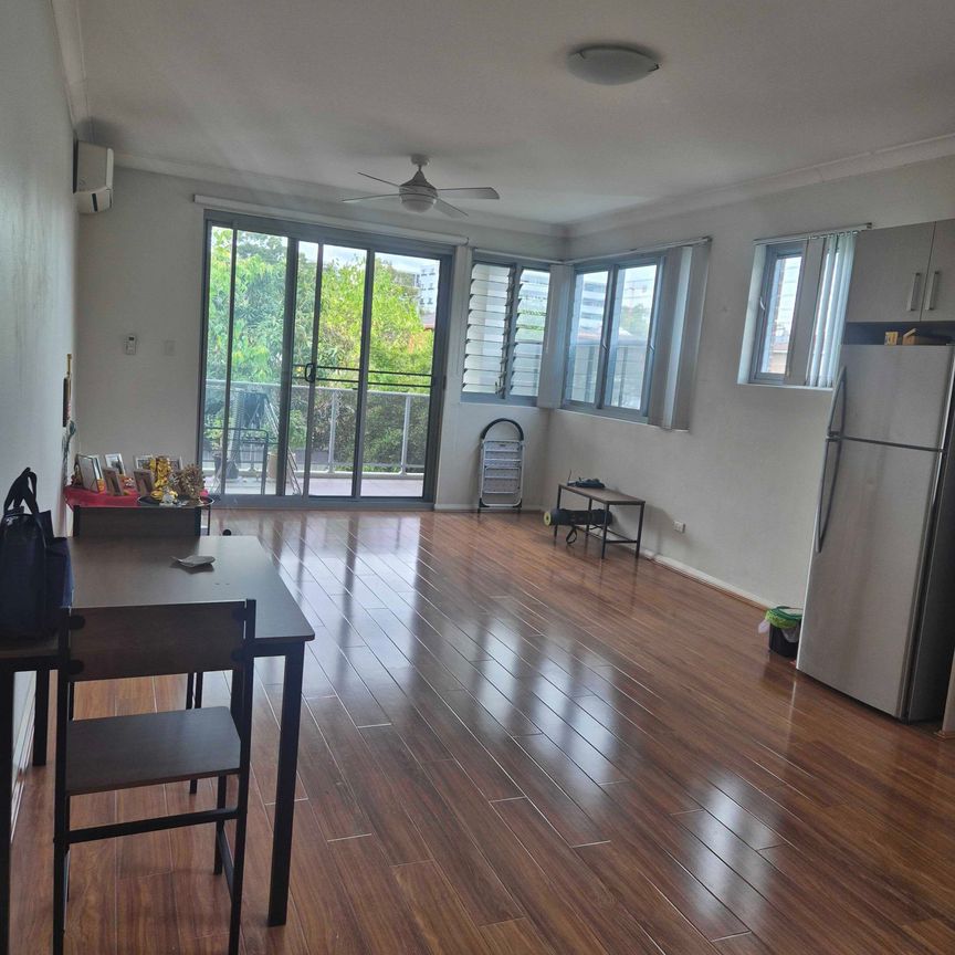 Wentworthville - Photo 1