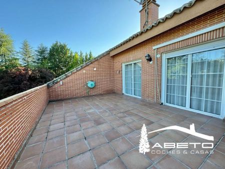 Luxury House for rent in Madrid, Autonomous Region of Madrid - Photo 2