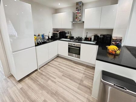 Maiden Way, Rainham, RM13 - Photo 3