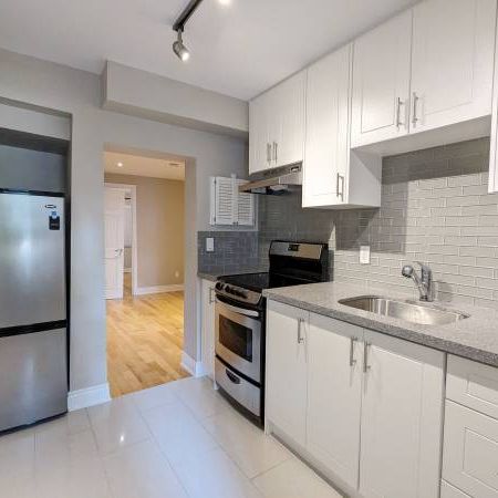 Lovely 1 bedroom on Kingston & Woodbine - Photo 3