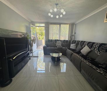 3 bedroom flat to rent - Photo 1