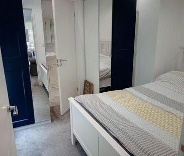 1 Bed Flat, Reading, RG4 - Photo 2