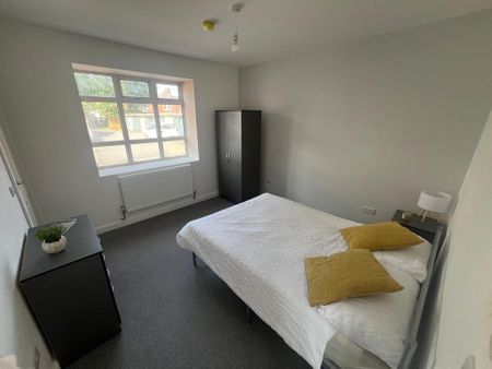 11 bedroom house share to rent - Photo 2