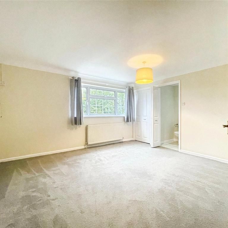 4 bedroom detached house to rent - Photo 1