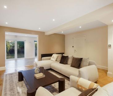 5 bedroom end of terrace house to rent - Photo 1
