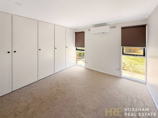 Spacious 4 bedroom Family Home in Horsham West - Photo 1