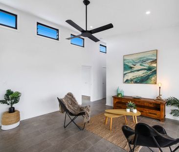 MODERN LIVING - Photo 2