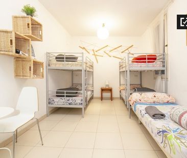 Ronda de la Universitat, Barcelona, Catalonia 08007 - Photo 2