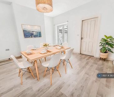 3 bedroom terraced house to rent - Photo 3