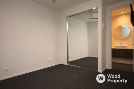 “One bedroom apartment in great location!” - Photo 2