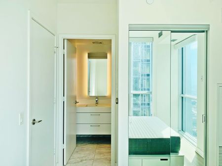 For Lease - 1 yorkville Avenue Unit# 5002, Toronto, Ontario - Photo 4