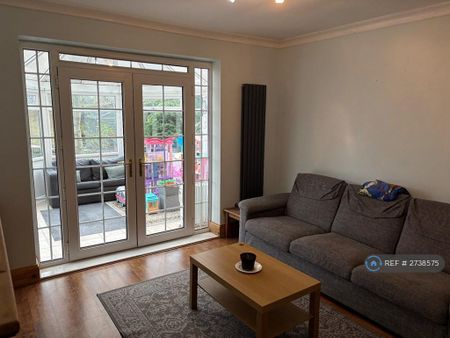 3 bedroom semi-detached house to rent - Photo 4