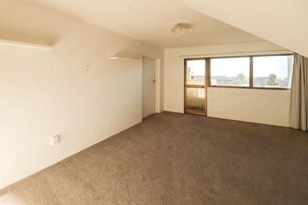 Country living with the city on your door step. - Photo 3