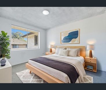 Top Floor Living! - Photo 4