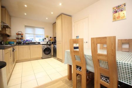 3 bedroom semi-detached house to rent - Photo 5