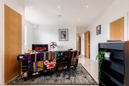 one bedroom - Photo 3