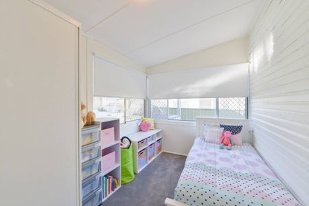 BEAUTIFUL FAMILY HOME IN NORTH TAMWORTH IN QUIET STREET - Photo 5