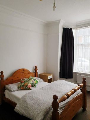 6 bedroom house share to rent - Photo 1