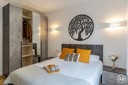 Charming 4 Bedroom Apartment with Balcony in Gràcia - Photo 5